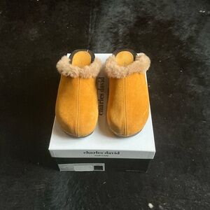 Charles David “Verna” Suede Fur-Trim Slip-On Clogs size 38 (7)